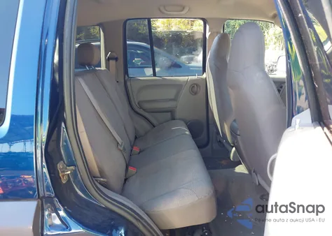 2004 Jeep Liberty Sport z USA, uszkodzony, nr VIN 1J4GK48K94W147775